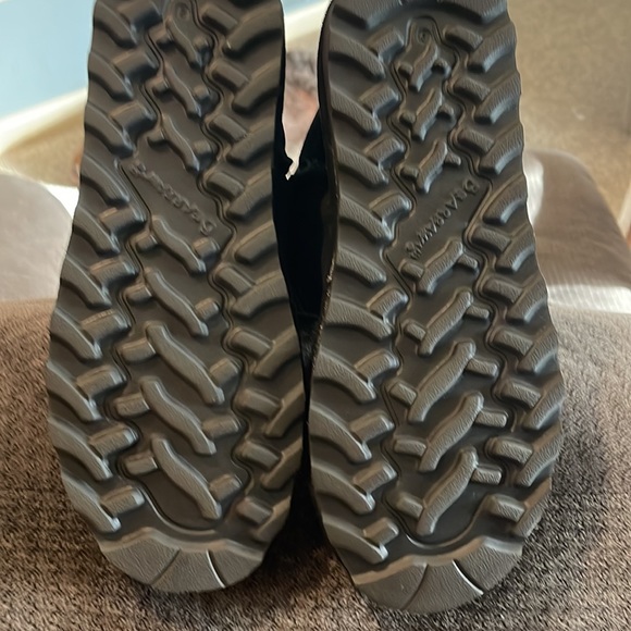 BearPaw winter boots sz 9. Like new. Daughter wore a time or two. - Picture 4 of 4